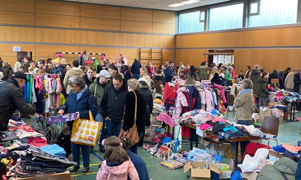 Huge crowds at the third children's clothing and toy bazaar in Nievern