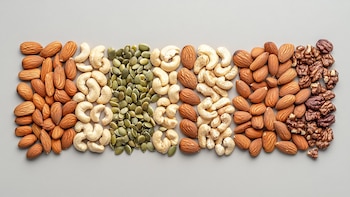 Nuts, rich in unsaturated fats, are an excellent source of energy for the heart (Illustrative Image Infobae)