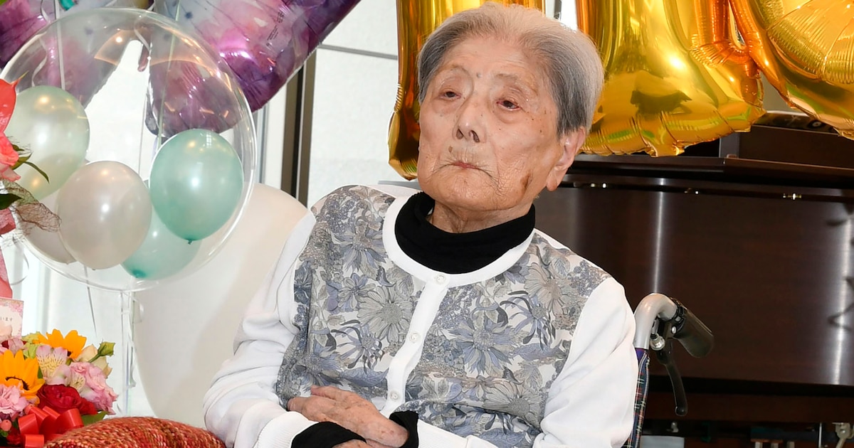 What are the healthy habits of Tomiko Itooka, the oldest person in the world, according to Guinness World Records