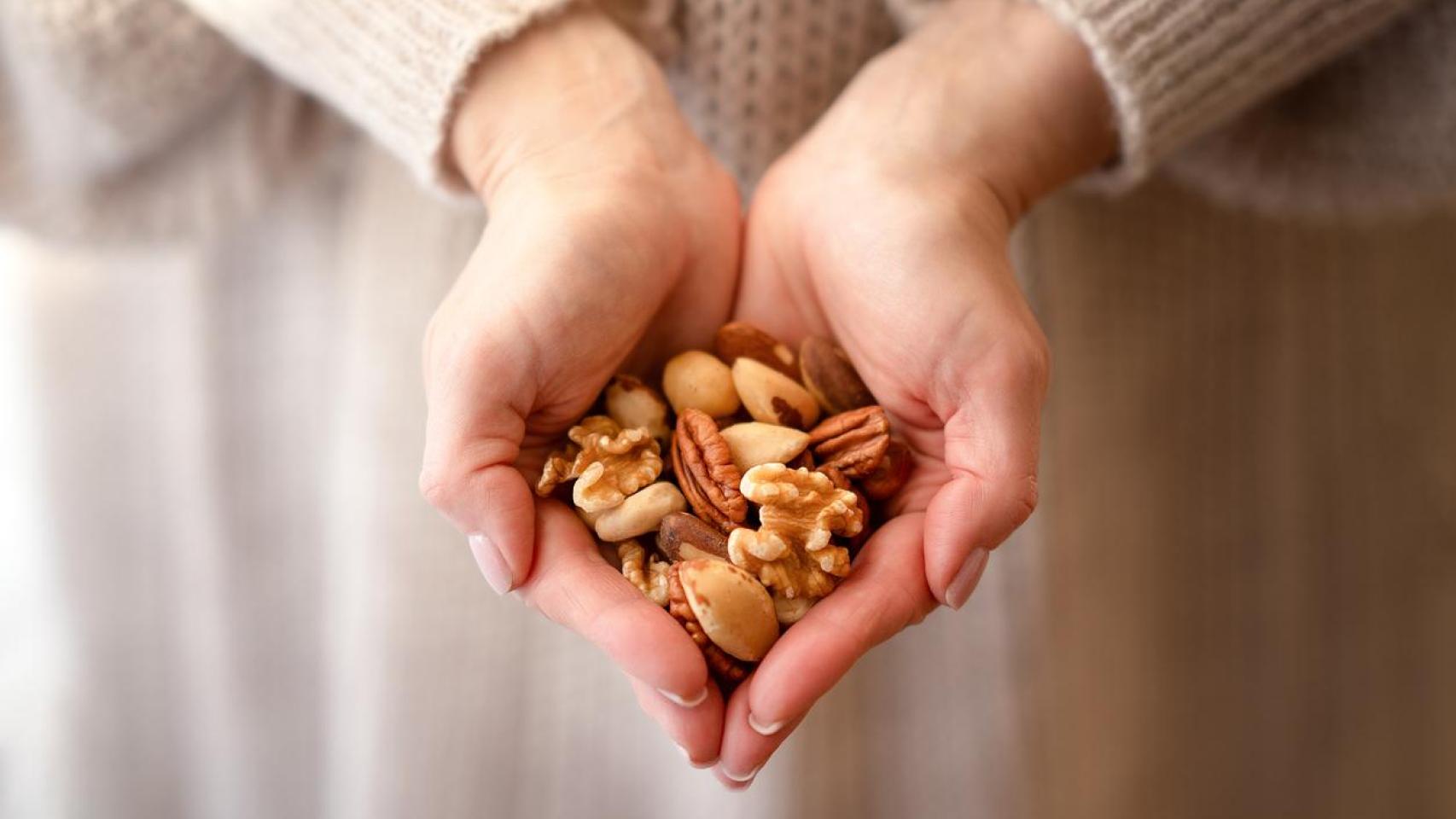 the dried fruit ignored in Spain that has an anti-aging effect and combats stress