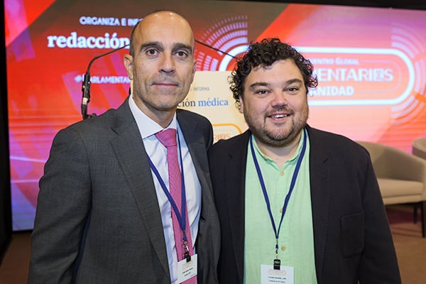 Ricardo López, general director of Sanitaria 2000; and Julio Torrado, former spokesperson for the PSOE in the Health Commission of the Parliament of Galicia.