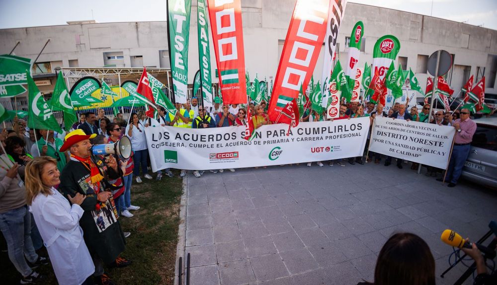 Massive protest at the La Milagrosa health center in Jerez against the “non-compliance” of the SAS