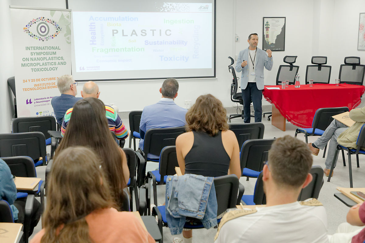 A seminar faces the effects of microplastics on health