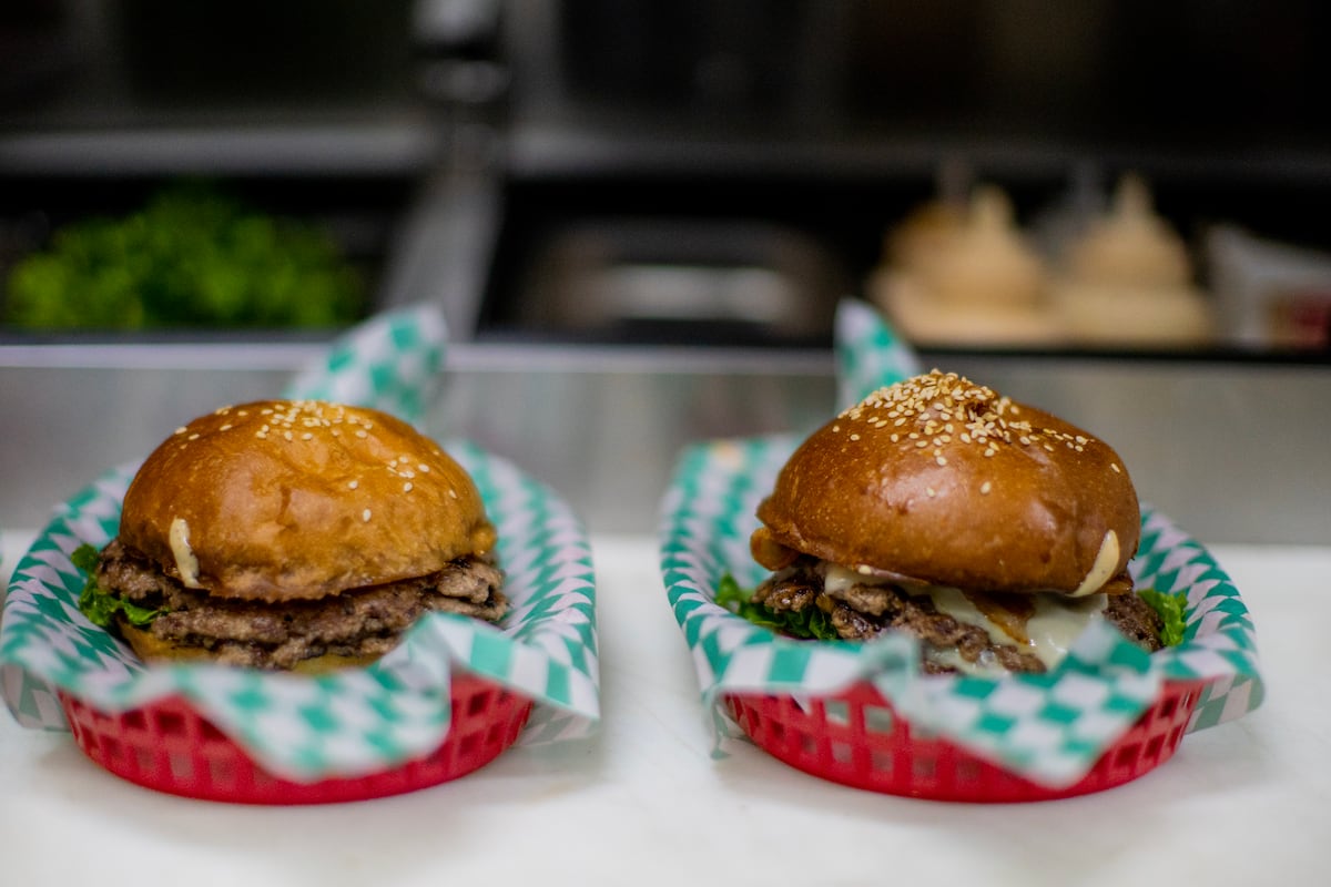 Rarely cooked hamburgers: a trend with health risks | Nourish with science