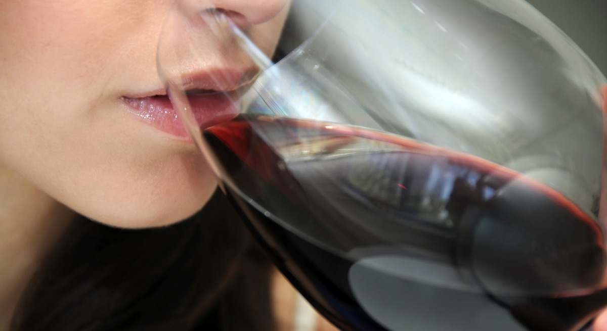 What are the diseases that wine helps combat, according to an expert