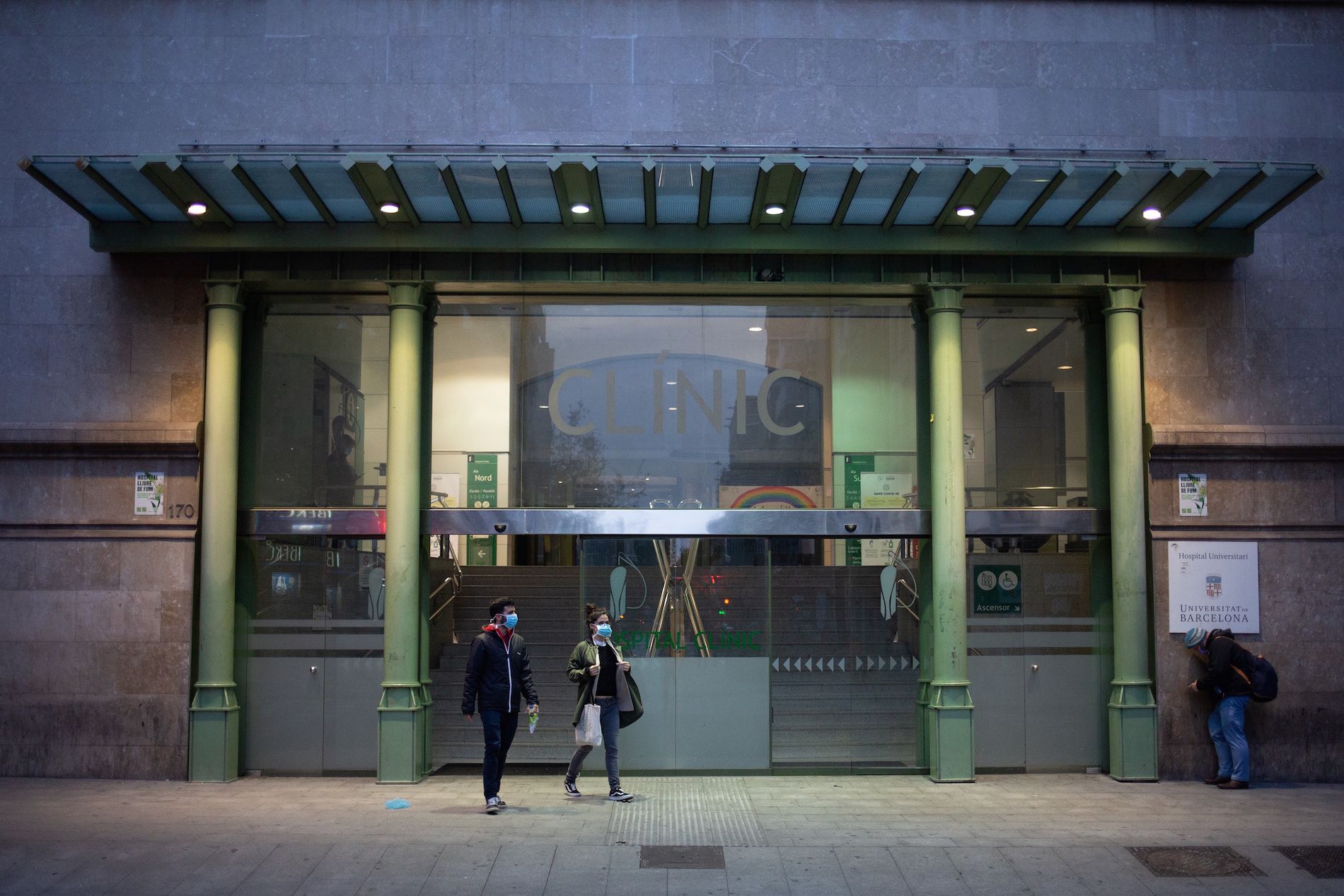 The main entrance to the Barcelona Clinical Hospital