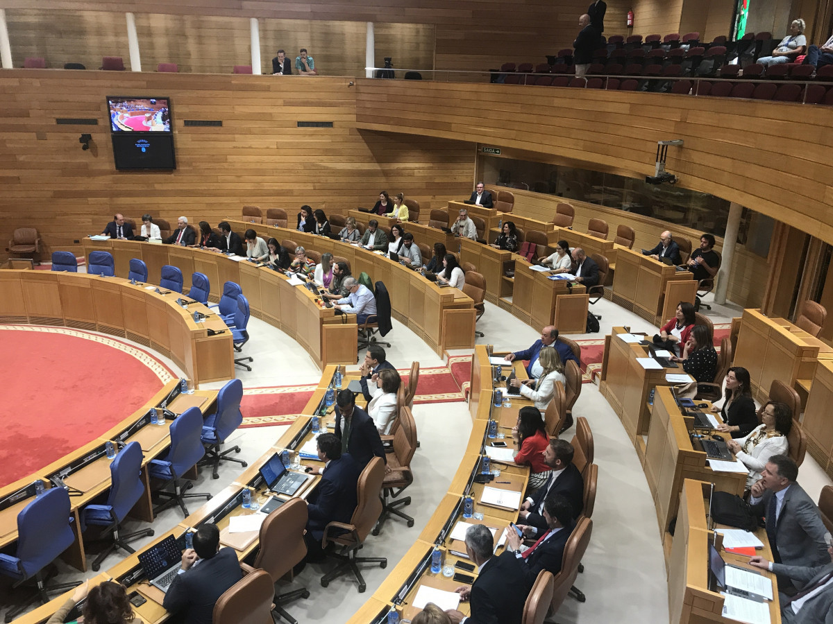 File - Image of the chamber of the Parliament of Galicia